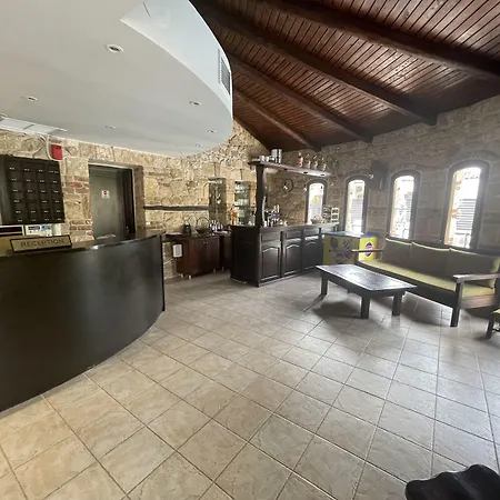 فندق Samel سيفيري